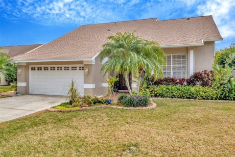 House in Tampa, Florida 4 bedrooms, 195.19 sq.m. № 1514356 - photo 2