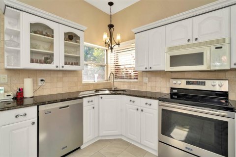 House in Tampa, Florida 4 bedrooms, 195.19 sq.m. № 1514356 - photo 16