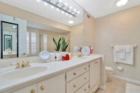 House in Tampa, Florida 4 bedrooms, 195.19 sq.m. № 1514356 - photo 28
