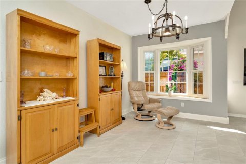 House in Tampa, Florida 4 bedrooms, 195.19 sq.m. № 1514356 - photo 6