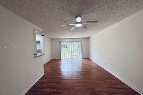 Condominio en alquiler en Oakland Park, Florida, 2 dormitorios, 94.76 m2 № 1954524 - foto 4