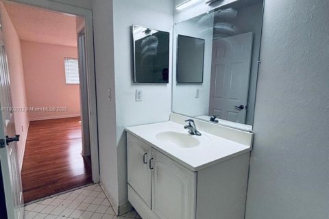 Condominio en alquiler en Oakland Park, Florida, 2 dormitorios, 94.76 m2 № 1954524 - foto 10