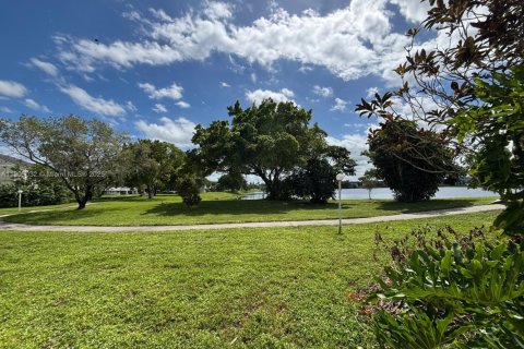 Condominio en alquiler en Oakland Park, Florida, 2 dormitorios, 94.76 m2 № 1954524 - foto 16