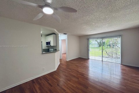 Condominio en alquiler en Oakland Park, Florida, 2 dormitorios, 94.76 m2 № 1954524 - foto 8