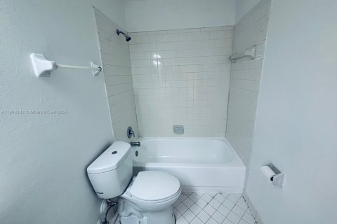 Condominio en alquiler en Oakland Park, Florida, 2 dormitorios, 94.76 m2 № 1954524 - foto 9