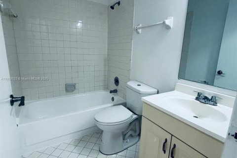 Condominio en alquiler en Oakland Park, Florida, 2 dormitorios, 94.76 m2 № 1954524 - foto 14