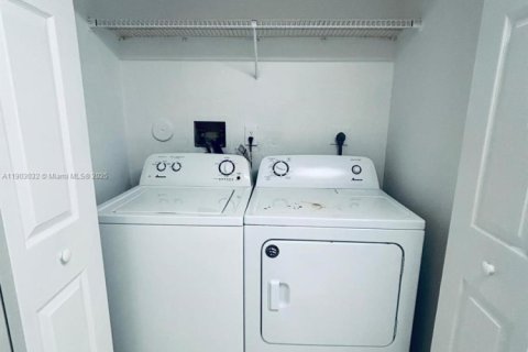 Condominio en alquiler en Oakland Park, Florida, 2 dormitorios, 94.76 m2 № 1954524 - foto 7