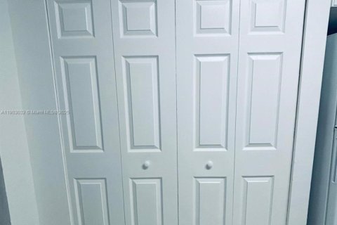 Condominio en alquiler en Oakland Park, Florida, 2 dormitorios, 94.76 m2 № 1954524 - foto 6