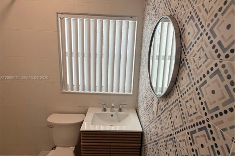 House in Miami Beach, Florida 2 bedrooms № 2071553