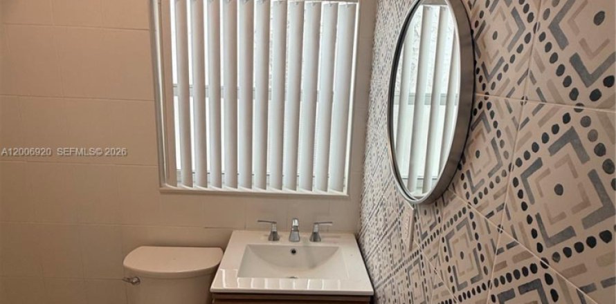 House in Miami Beach, Florida 2 bedrooms № 2071553