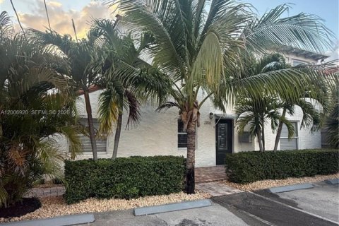 House in Miami Beach, Florida 2 bedrooms № 2071553 - photo 6