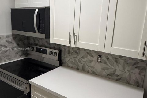 House in Miami Beach, Florida 2 bedrooms № 2071553 - photo 11