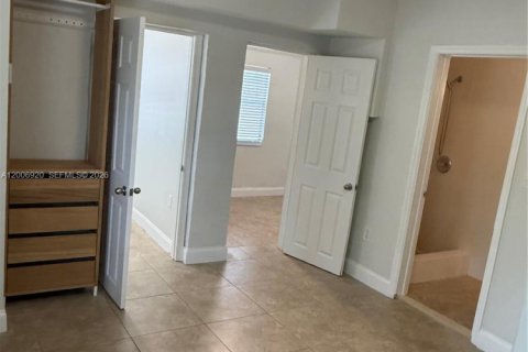 House in Miami Beach, Florida 2 bedrooms № 2071553 - photo 10