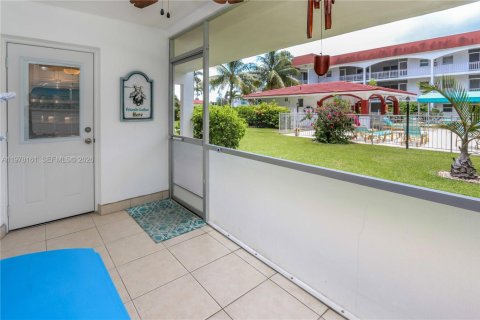 Copropriété à vendre à Hallandale Beach, Floride: 2 chambres, 92.9 m2 № 2042056 - photo 3