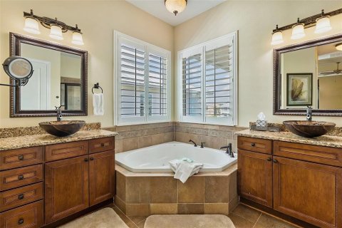 House in Palm Coast, Florida 4 bedrooms, 274.9 sq.m. № 1283908 - photo 25