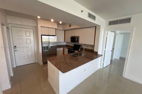 Condominio en venta en Hollywood, Florida, 2 dormitorios, 96.25 m2 № 1958790 - foto 2