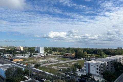 Condominio en venta en Hollywood, Florida, 2 dormitorios, 96.25 m2 № 1958790 - foto 16
