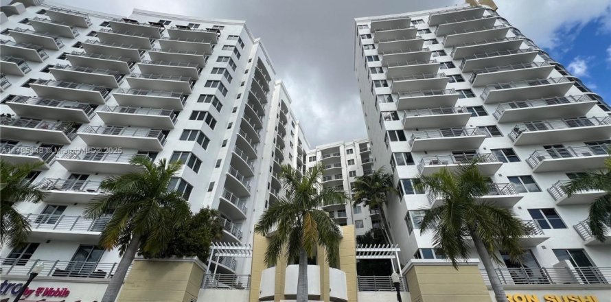 Condominio en Hollywood, Florida, 2 dormitorios № 1958790