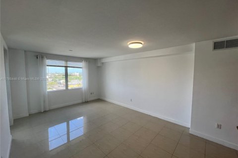 Condominio en venta en Hollywood, Florida, 2 dormitorios, 96.25 m2 № 1958790 - foto 5