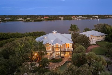 House in Englewood, Florida 3 bedrooms, 238.29 sq.m. № 1883556 - photo 1