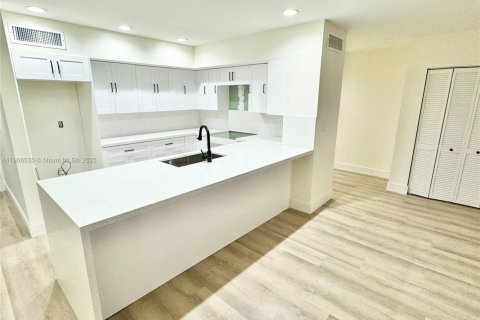 Снять в аренду таунхаус в Майами-Лейкс, Флорида 2 спальни, 118.45м2, № 1957093 - фото 8