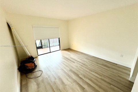 Снять в аренду таунхаус в Майами-Лейкс, Флорида 2 спальни, 118.45м2, № 1957093 - фото 11