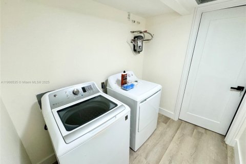 Снять в аренду таунхаус в Майами-Лейкс, Флорида 2 спальни, 118.45м2, № 1957093 - фото 16