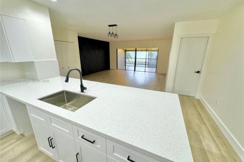 Снять в аренду таунхаус в Майами-Лейкс, Флорида 2 спальни, 118.45м2, № 1957093 - фото 7