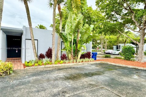 Снять в аренду таунхаус в Майами-Лейкс, Флорида 2 спальни, 118.45м2, № 1957093 - фото 2