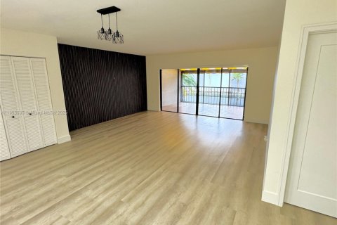 Снять в аренду таунхаус в Майами-Лейкс, Флорида 2 спальни, 118.45м2, № 1957093 - фото 6