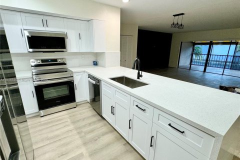 Снять в аренду таунхаус в Майами-Лейкс, Флорида 2 спальни, 118.45м2, № 1957093 - фото 9