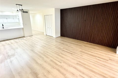 Снять в аренду таунхаус в Майами-Лейкс, Флорида 2 спальни, 118.45м2, № 1957093 - фото 5