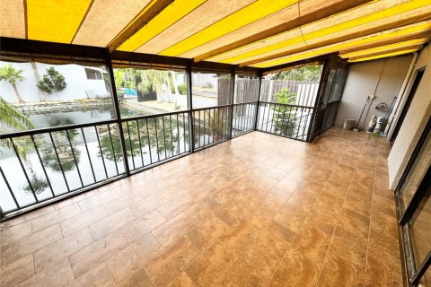 Снять в аренду таунхаус в Майами-Лейкс, Флорида 2 спальни, 118.45м2, № 1957093 - фото 17