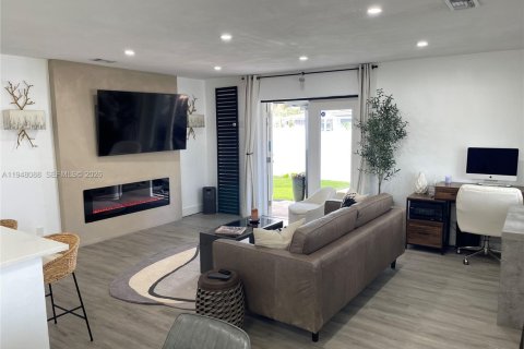 Commercial property in Fort Lauderdale, Florida 247.49 sq.m. № 2004999 - photo 11