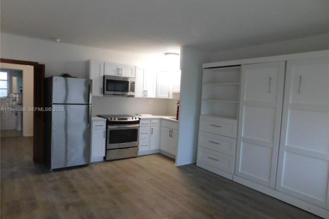 Commercial property in Fort Lauderdale, Florida 247.49 sq.m. № 2004999 - photo 18