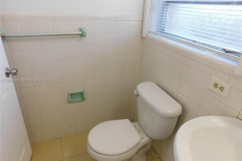 Commercial property in Fort Lauderdale, Florida 247.49 sq.m. № 2004999 - photo 22