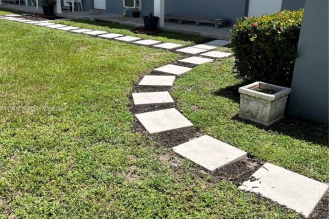 Commercial property in Fort Lauderdale, Florida 247.49 sq.m. № 2004999 - photo 2