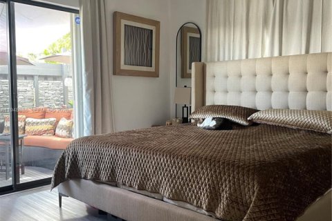 Commercial property in Fort Lauderdale, Florida 247.49 sq.m. № 2004999 - photo 13