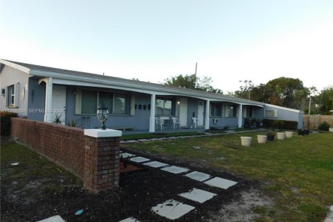 Commercial property in Fort Lauderdale, Florida 247.49 sq.m. № 2004999 - photo 5