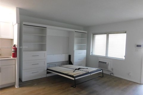 Commercial property in Fort Lauderdale, Florida 247.49 sq.m. № 2004999 - photo 25