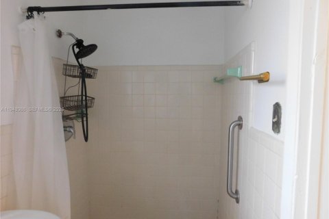 Commercial property in Fort Lauderdale, Florida 247.49 sq.m. № 2004999 - photo 21