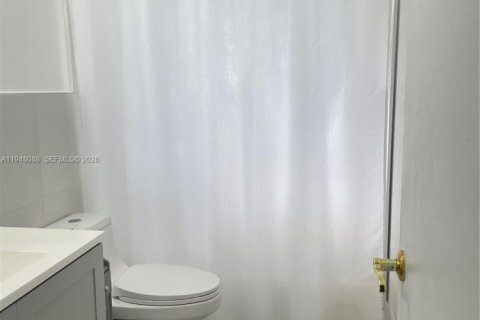 Commercial property in Fort Lauderdale, Florida 247.49 sq.m. № 2004999 - photo 15