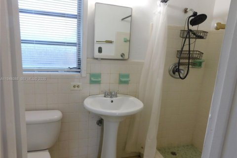 Commercial property in Fort Lauderdale, Florida 247.49 sq.m. № 2004999 - photo 23