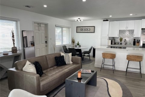 Commercial property in Fort Lauderdale, Florida 247.49 sq.m. № 2004999 - photo 7