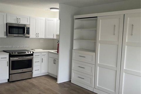 Commercial property in Fort Lauderdale, Florida 247.49 sq.m. № 2004999 - photo 29