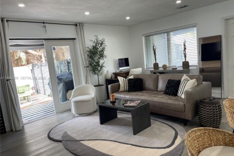 Commercial property in Fort Lauderdale, Florida 247.49 sq.m. № 2004999 - photo 9