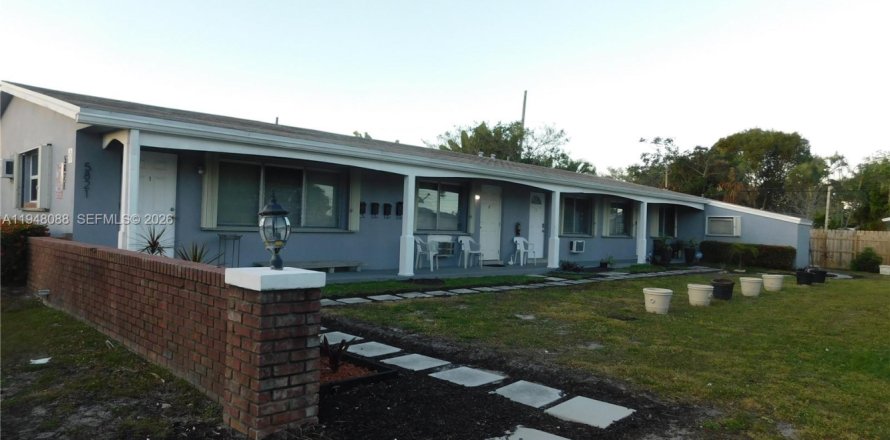 Commercial property in Fort Lauderdale, Florida 247.49 sq.m. № 2004999