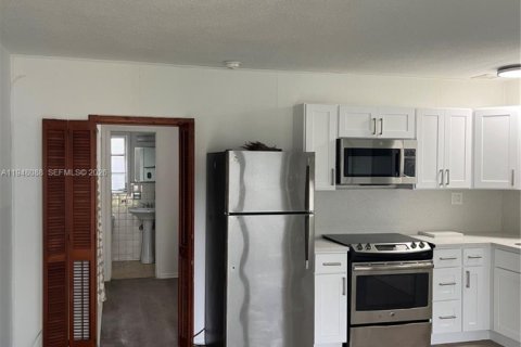 Commercial property in Fort Lauderdale, Florida 247.49 sq.m. № 2004999 - photo 28