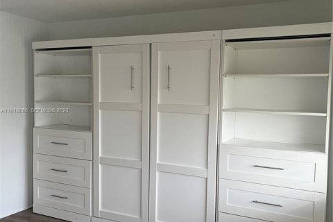 Commercial property in Fort Lauderdale, Florida 247.49 sq.m. № 2004999 - photo 30