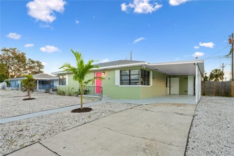 Villa ou maison à Clearwater, Floride 2 chambres, 100.15 m2 № 2147437